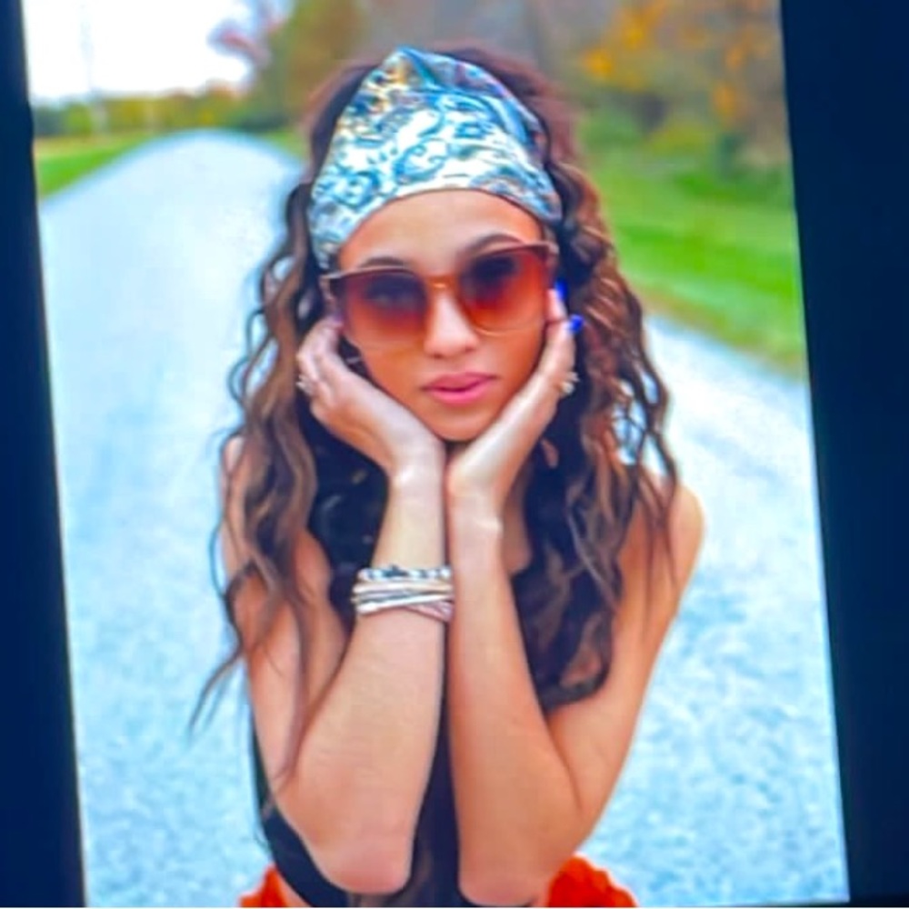 Meet your Posher, Aniya